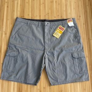 WRANGLER Authentic Cargo 6 Pockets Shorts Size 46 Color Gray Brand New With Tags